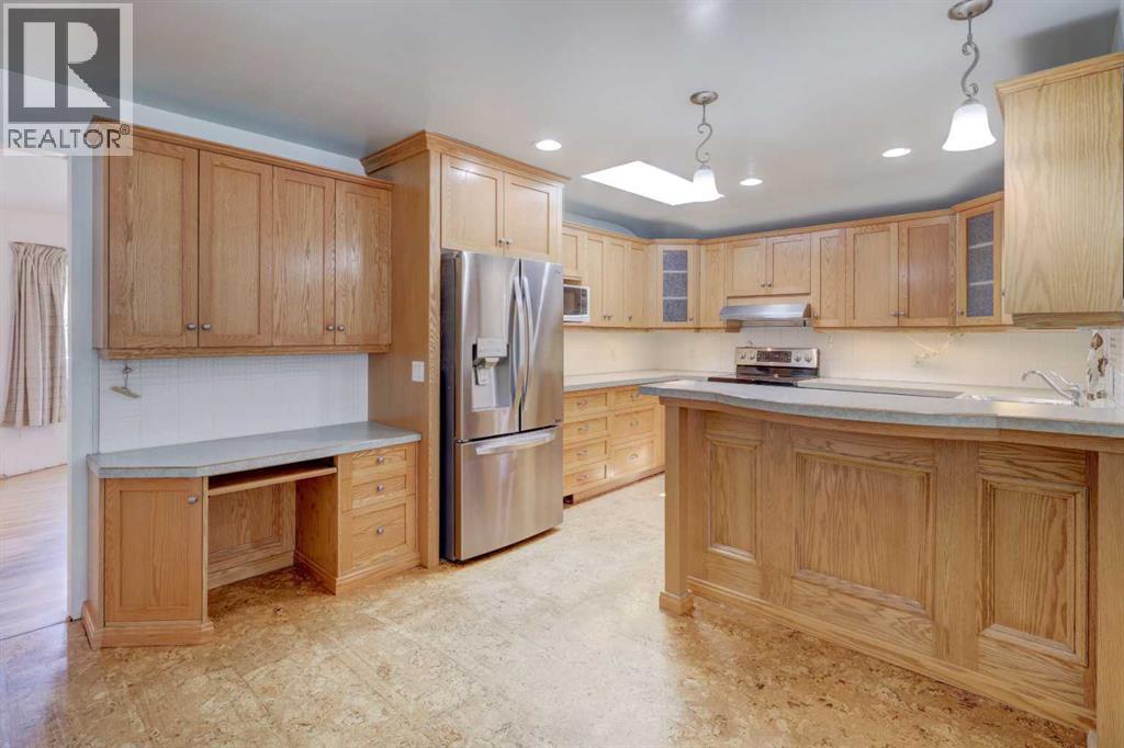 8127 43 Avenue Nw, Calgary, Alberta  T3B 1X8 - Photo 6 - A2259528