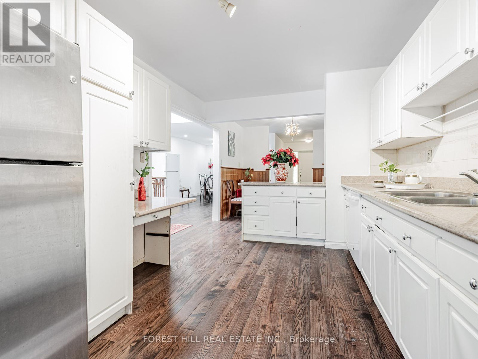 309 Hillcrest Avenue, Toronto, Ontario  M2N 3P5 - Photo 9 - C12453977