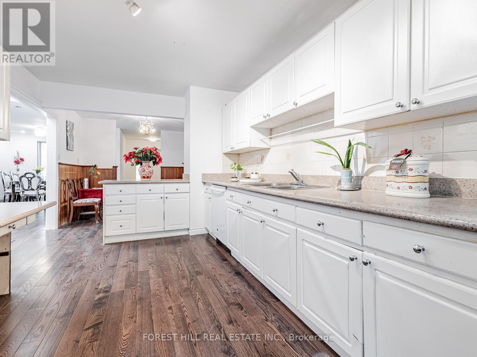 309 Hillcrest Avenue, Toronto, Ontario  M2N 3P5 - Photo 8 - C12453977
