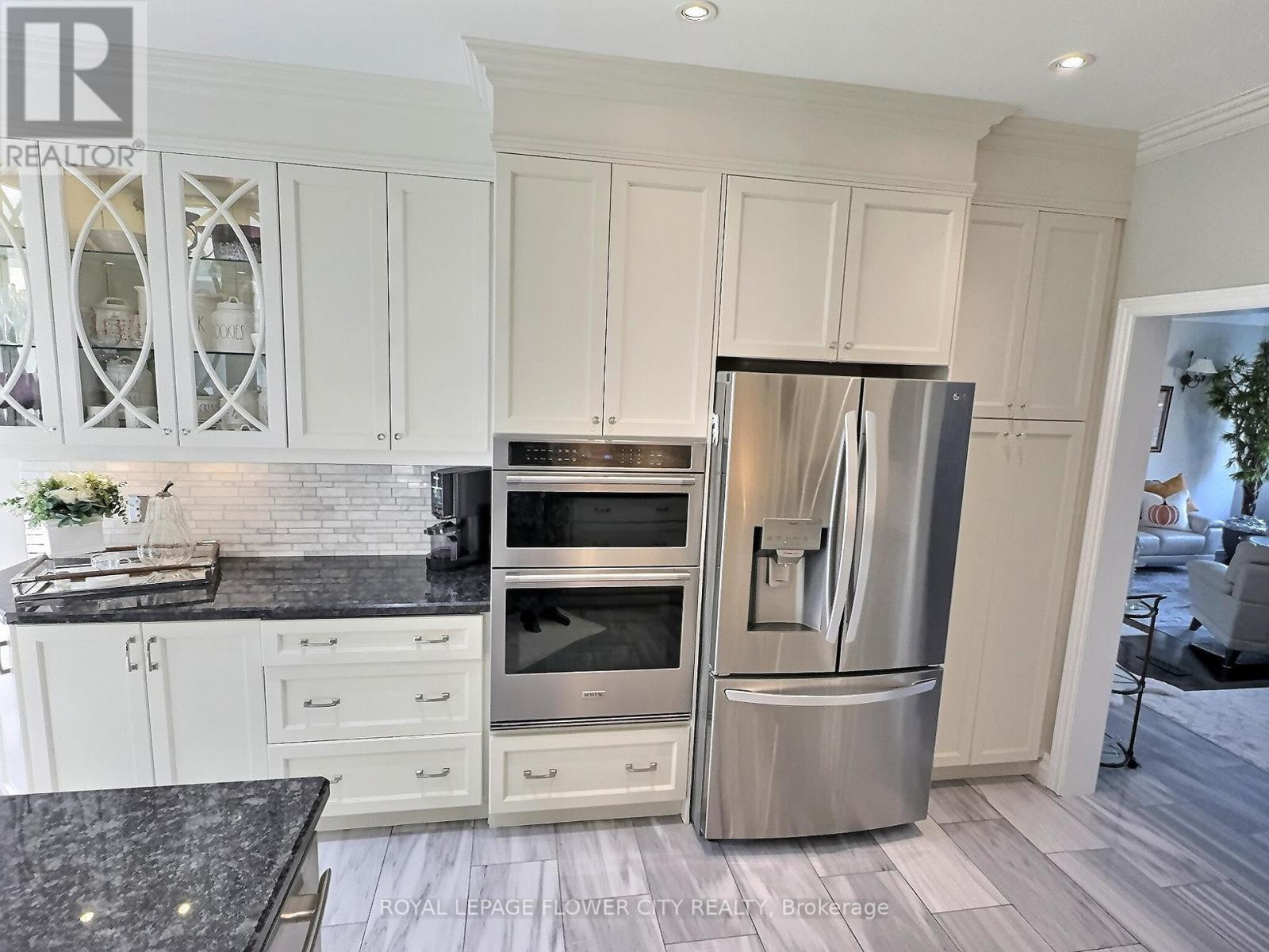70 Colonel Bertram Road, Brampton, Ontario  L6Z 4T6 - Photo 14 - W12455417