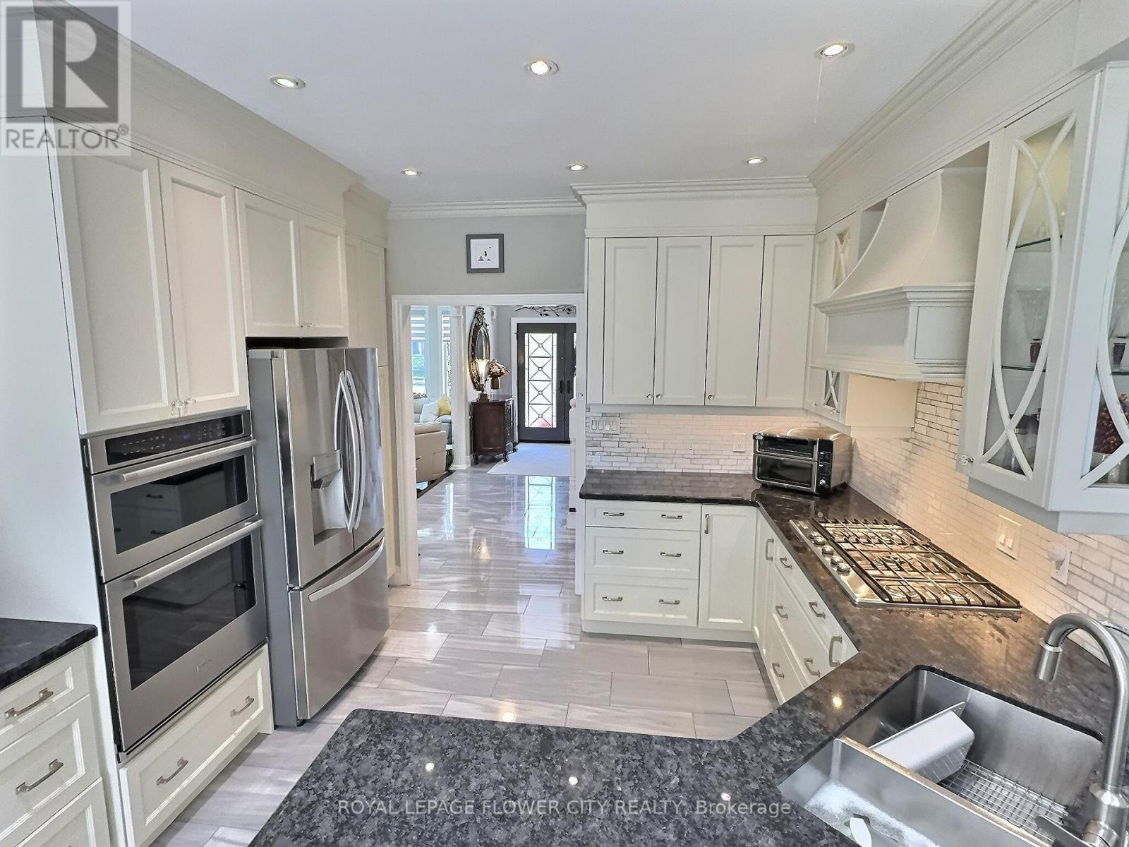 70 Colonel Bertram Road, Brampton, Ontario  L6Z 4T6 - Photo 13 - W12455417