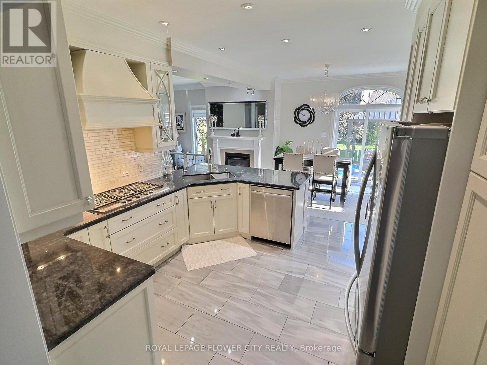 70 Colonel Bertram Road, Brampton, Ontario  L6Z 4T6 - Photo 11 - W12455417
