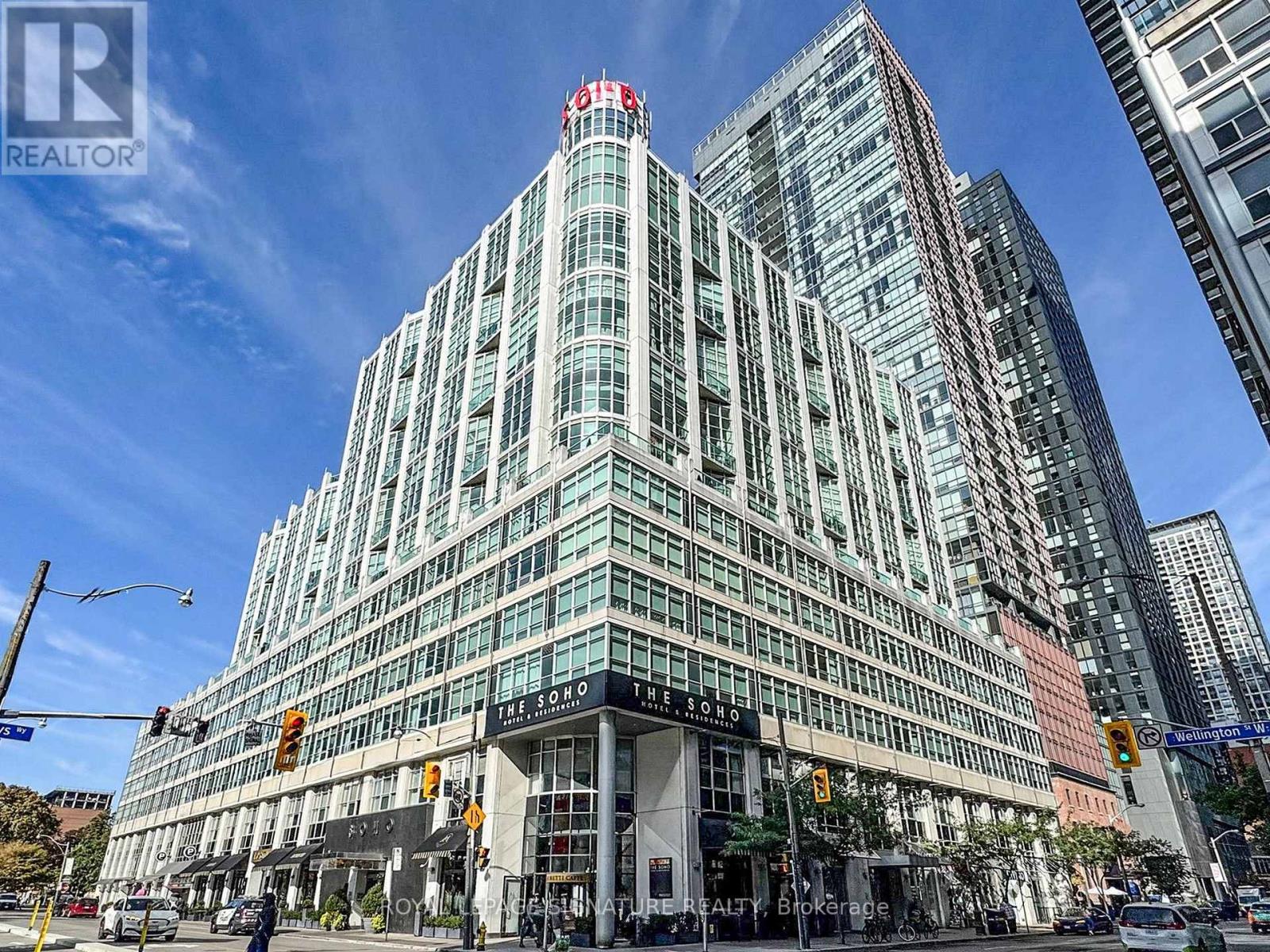 525 - 36 BLUE JAYS WAY, Toronto, Ontario