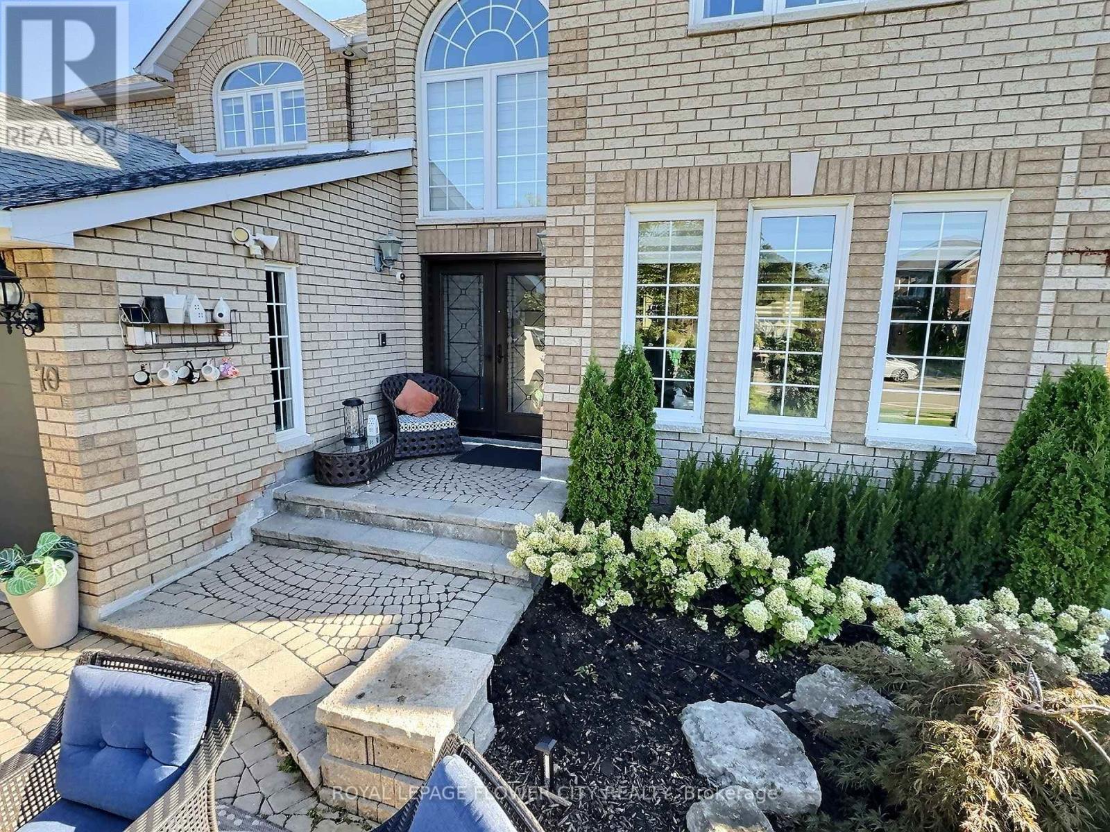 70 Colonel Bertram Road, Brampton, Ontario  L6Z 4T6 - Photo 4 - W12455417