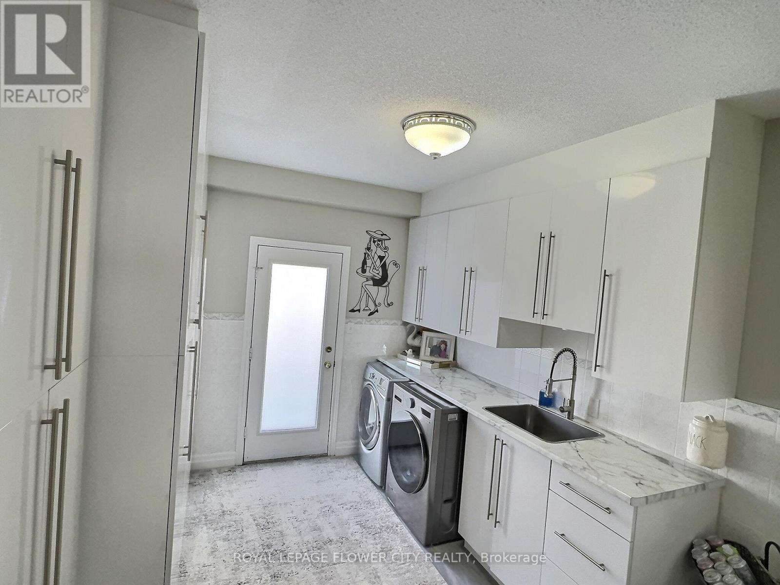 70 Colonel Bertram Road, Brampton, Ontario  L6Z 4T6 - Photo 21 - W12455417