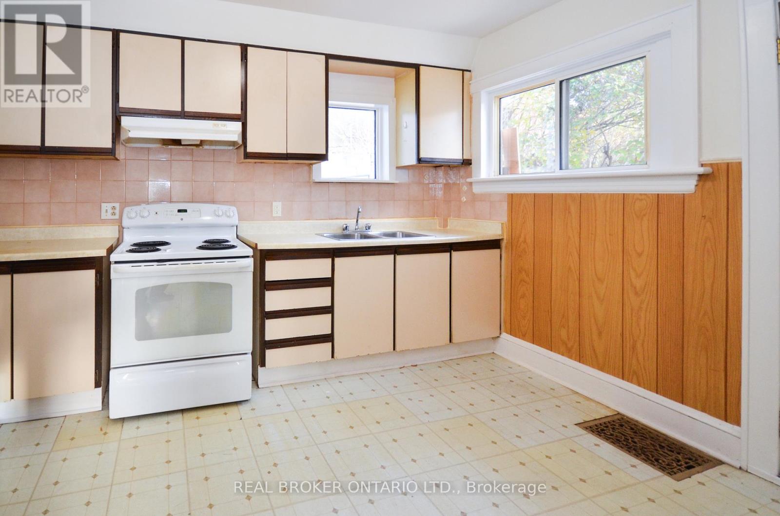 463 Lorne Street, Greater Sudbury (Sudbury), Ontario  P3C 4R3 - Photo 5 - X12410894