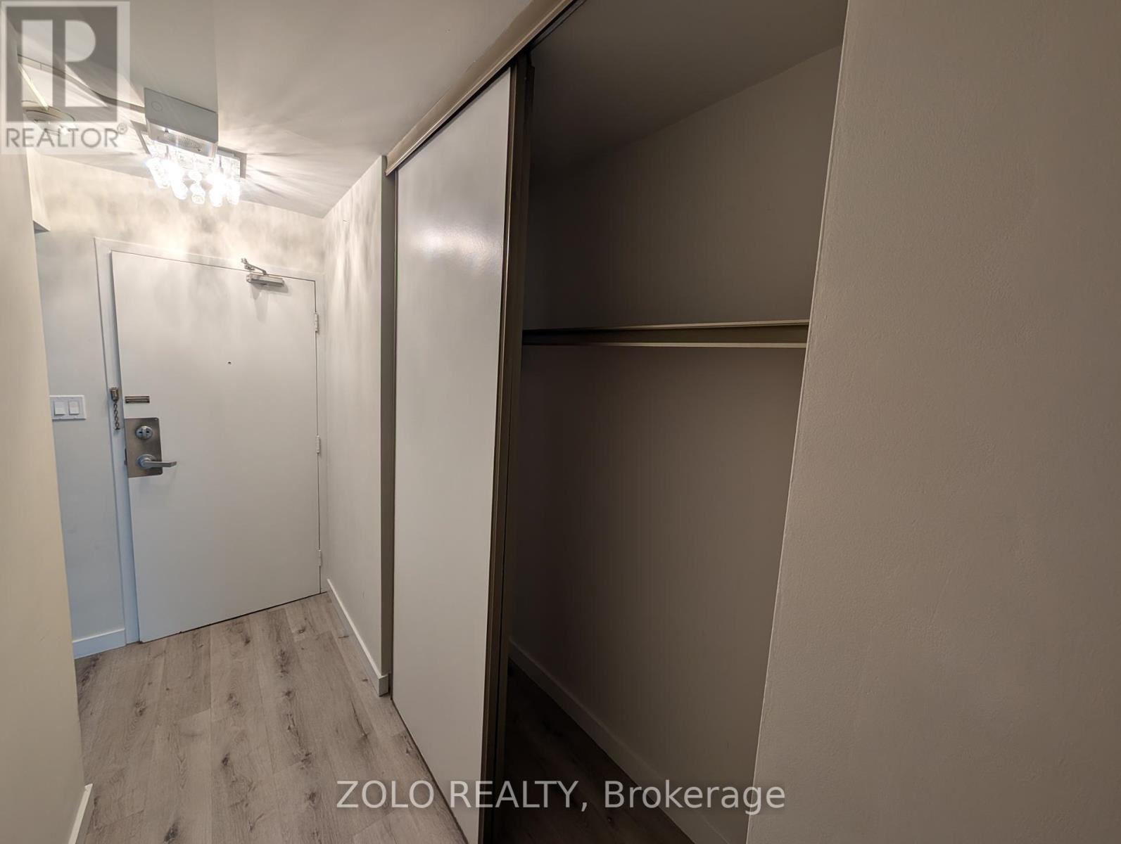 1801 - 5 Massey Square, Toronto, Ontario  M4C 5L6 - Photo 12 - E12455586