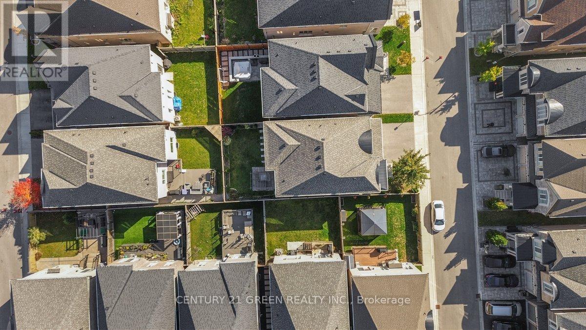 9 Coates Of Arms Lane Ne, Ajax, Ontario  L1T 3S2 - Photo 4 - E12455597