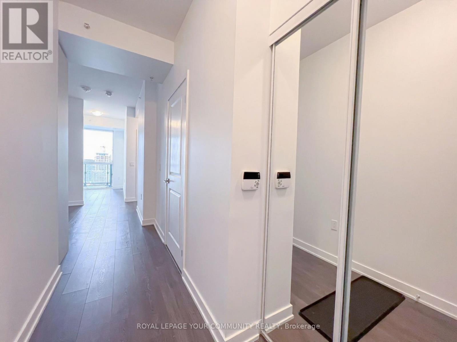 1501 - 75 Oneida Crescent, Richmond Hill, Ontario  L4B 0B1 - Photo 2 - N12455605