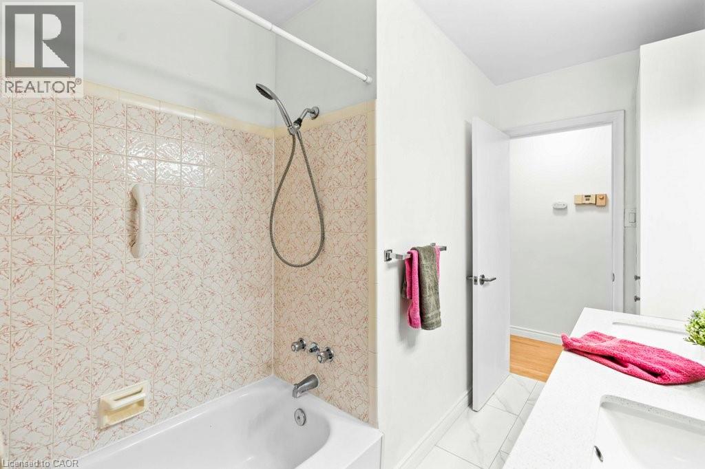 25 Greeningdon Drive, Hamilton, Ontario  L9A 3A8 - Photo 17 - 40749097