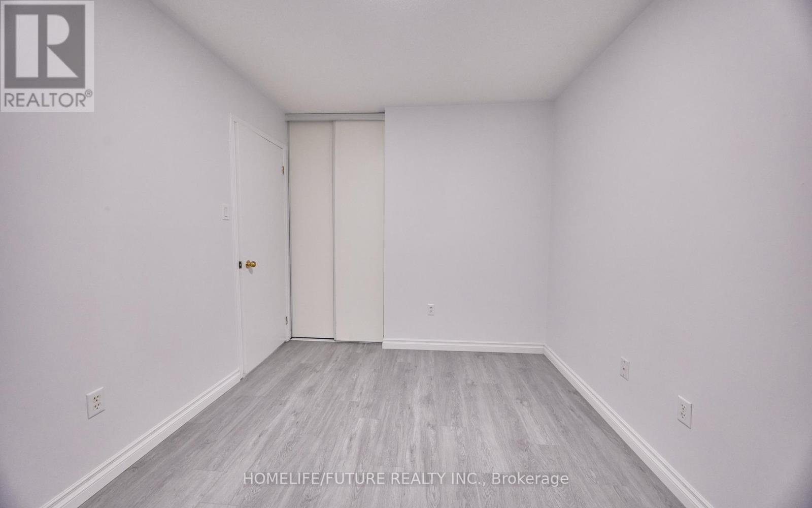 6 Pickett Crescent, Barrie, Ontario  L4N 8B8 - Photo 16 - S12455613