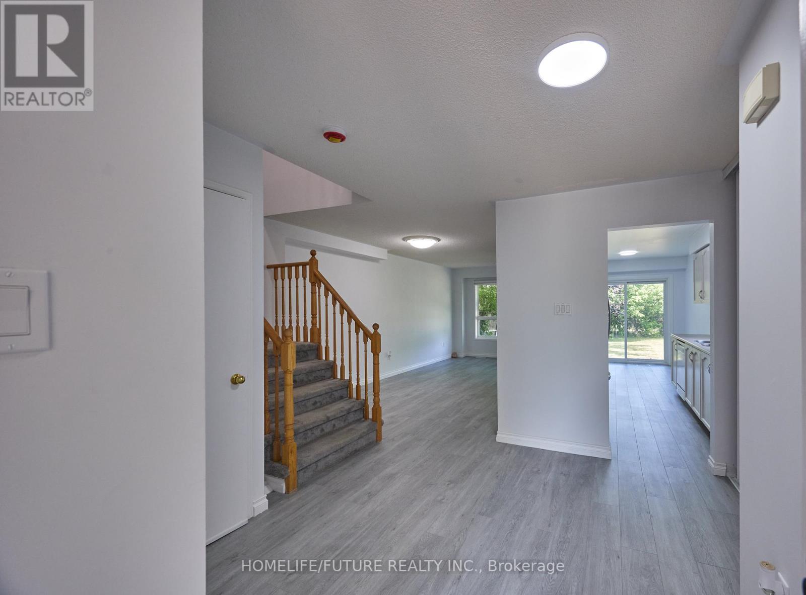 6 Pickett Crescent, Barrie, Ontario  L4N 8B8 - Photo 4 - S12455613