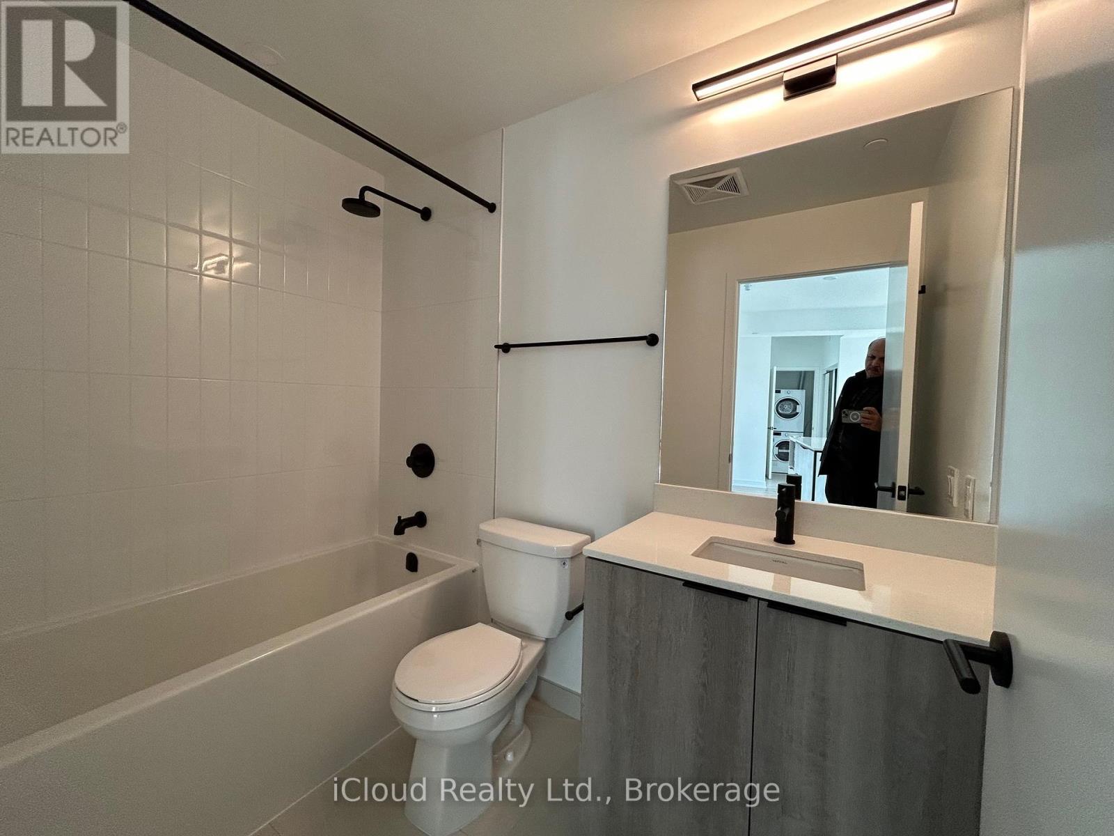 1908 - 2495 Eglinton Avenue W, Mississauga, Ontario  L5M 2V8 - Photo 13 - W12455590