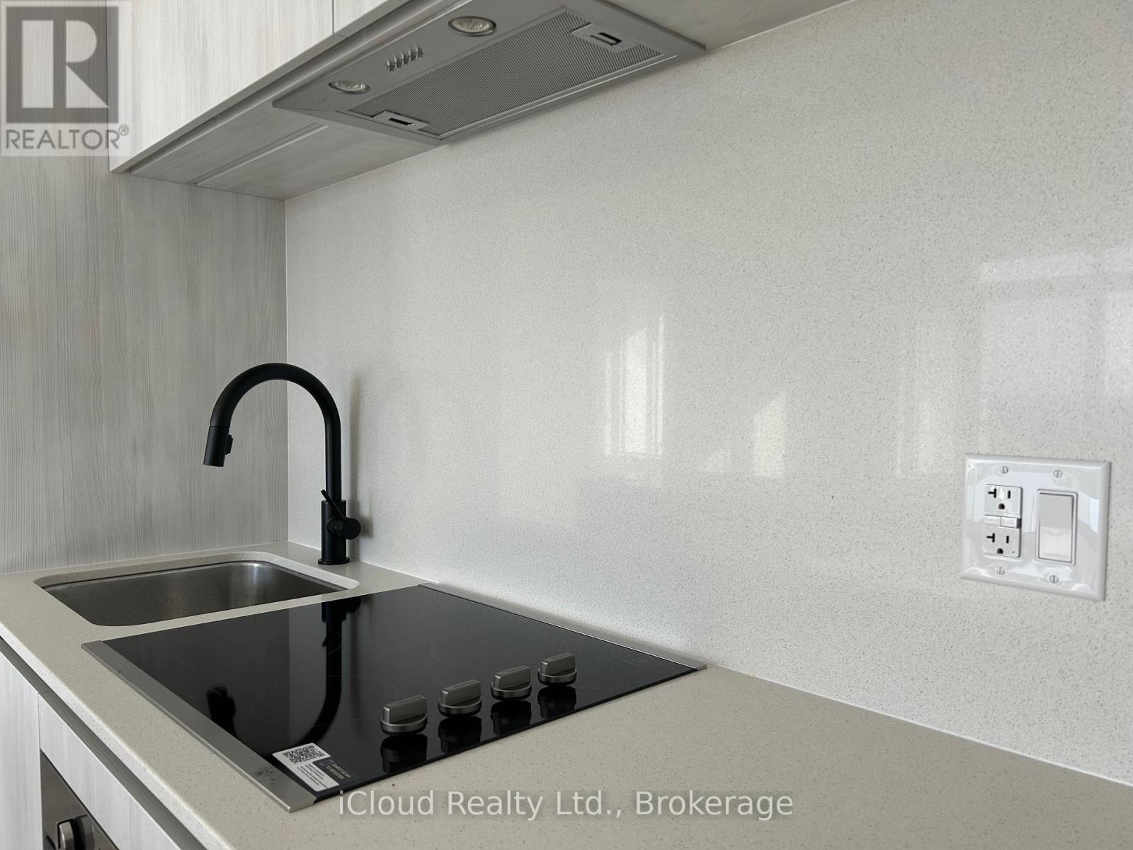 1908 - 2495 Eglinton Avenue W, Mississauga, Ontario  L5M 2V8 - Photo 4 - W12455590