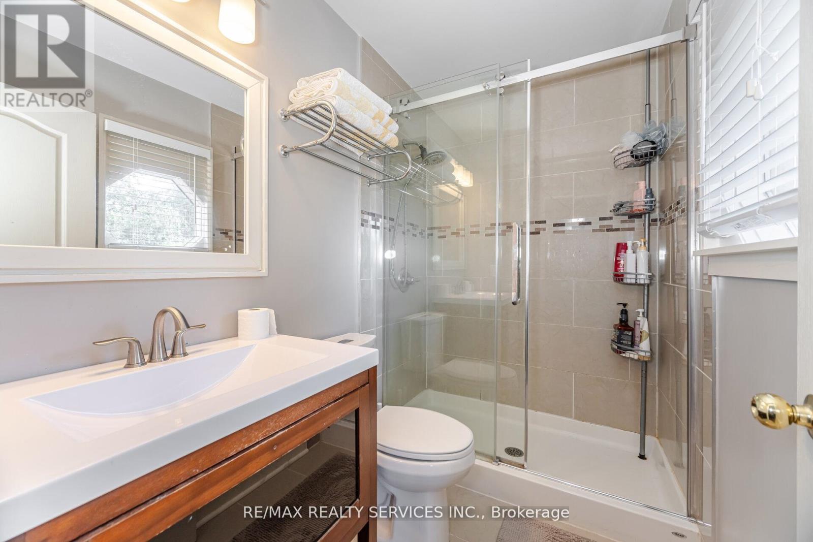 10 Deer Creek Place, Brampton, Ontario  L6Z 4T5 - Photo 25 - W12455593