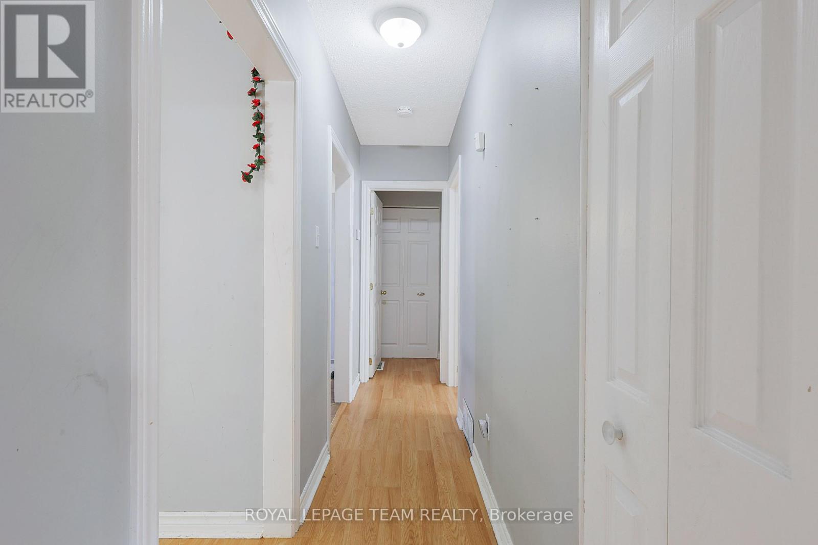 Upper Unit - 925 Moorvale Street, Ottawa, Ontario  K1K 3K9 - Photo 10 - X12455614