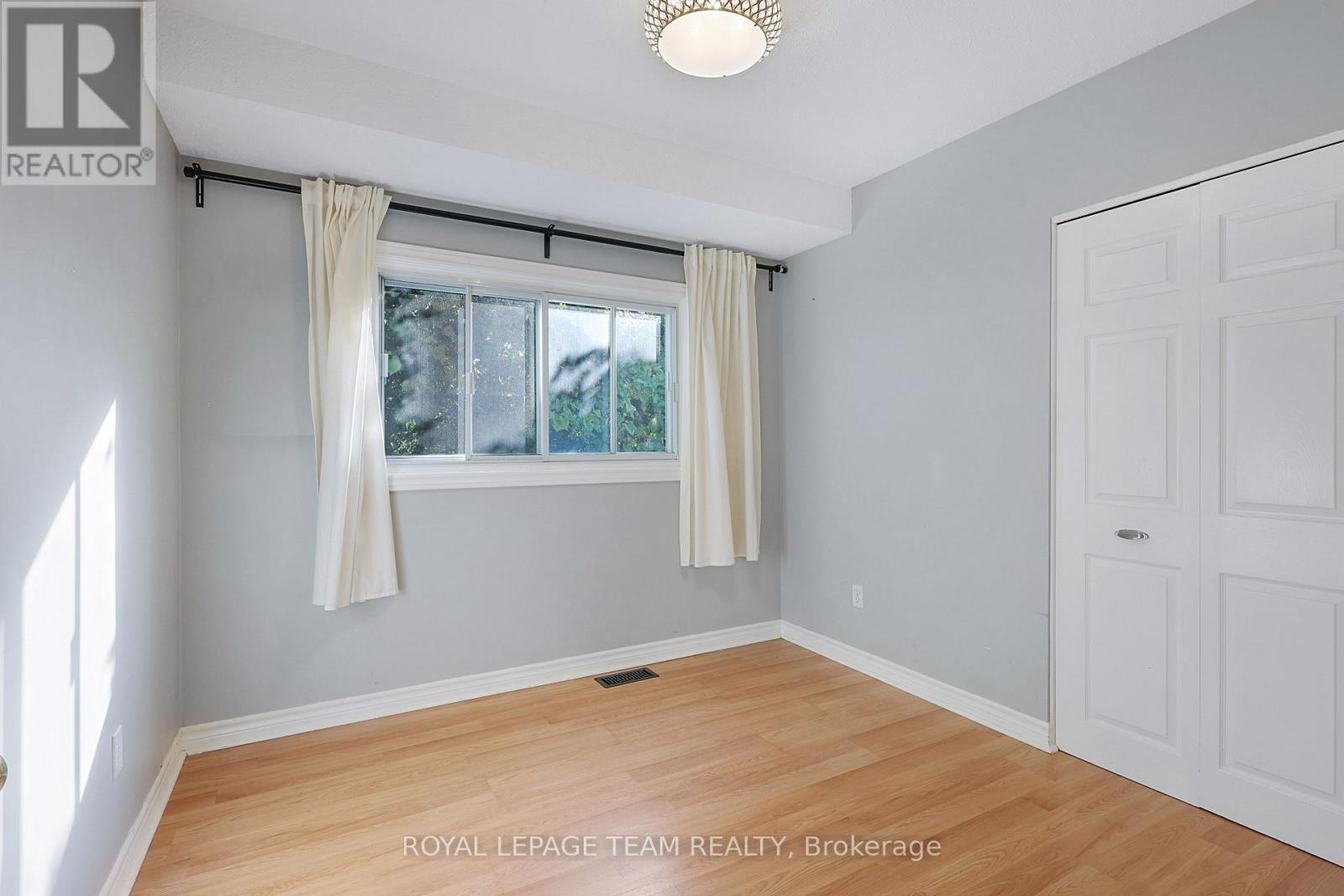 Upper Unit - 925 Moorvale Street, Ottawa, Ontario  K1K 3K9 - Photo 11 - X12455614