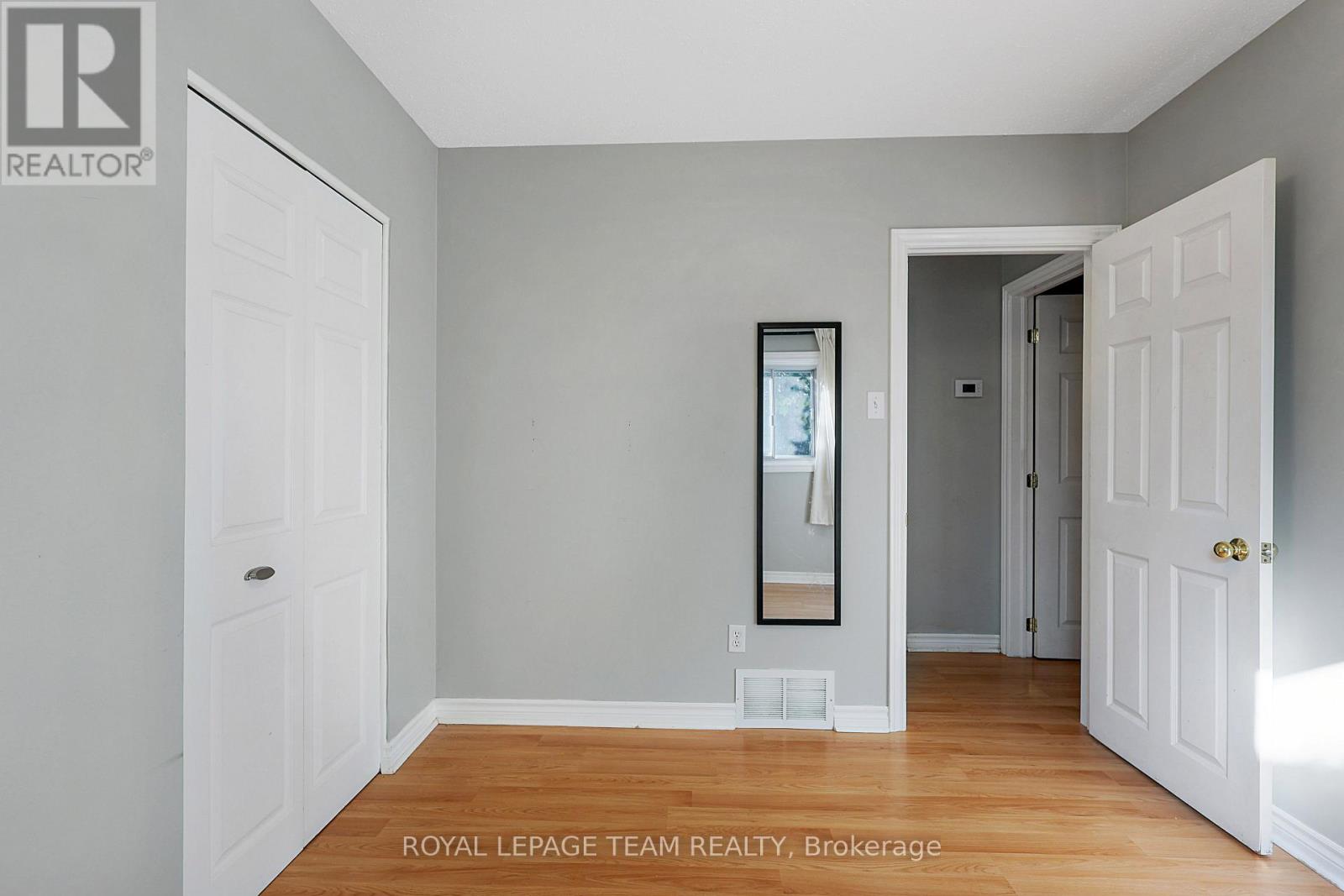 Upper Unit - 925 Moorvale Street, Ottawa, Ontario  K1K 3K9 - Photo 12 - X12455614