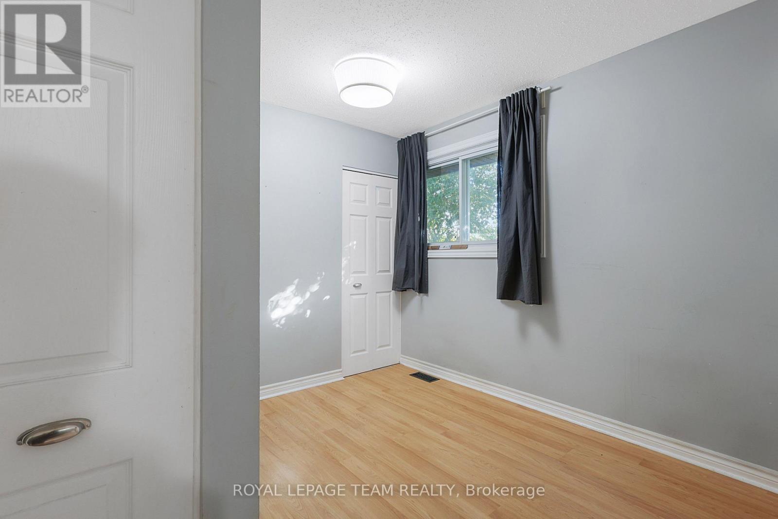 Upper Unit - 925 Moorvale Street, Ottawa, Ontario  K1K 3K9 - Photo 13 - X12455614