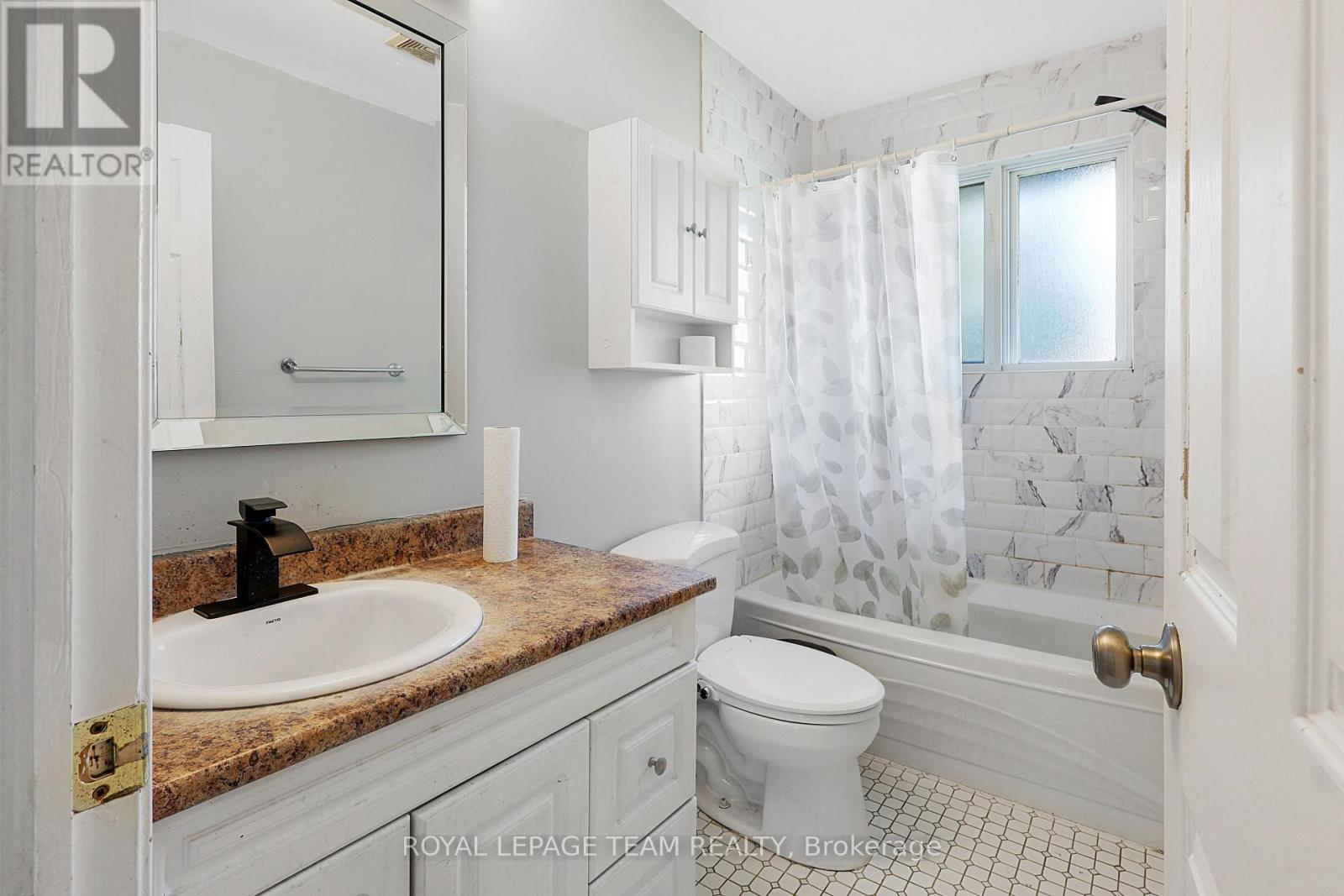 Upper Unit - 925 Moorvale Street, Ottawa, Ontario  K1K 3K9 - Photo 15 - X12455614