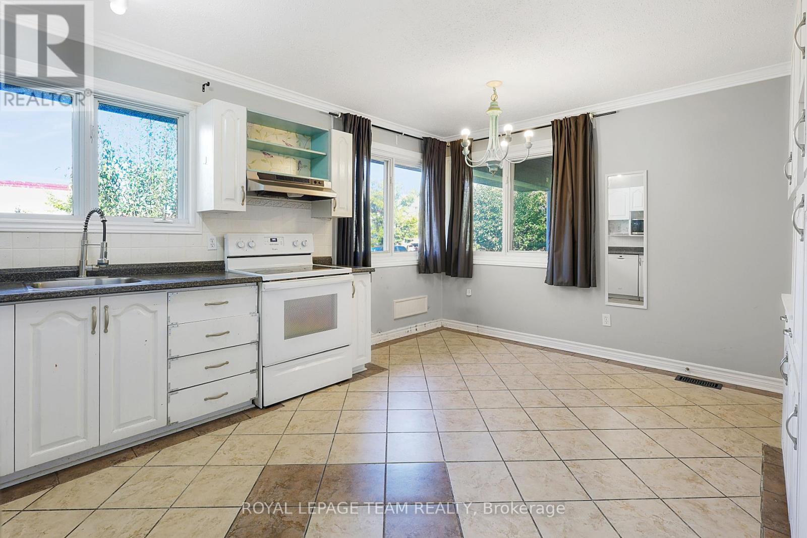Upper Unit - 925 Moorvale Street, Ottawa, Ontario  K1K 3K9 - Photo 16 - X12455614