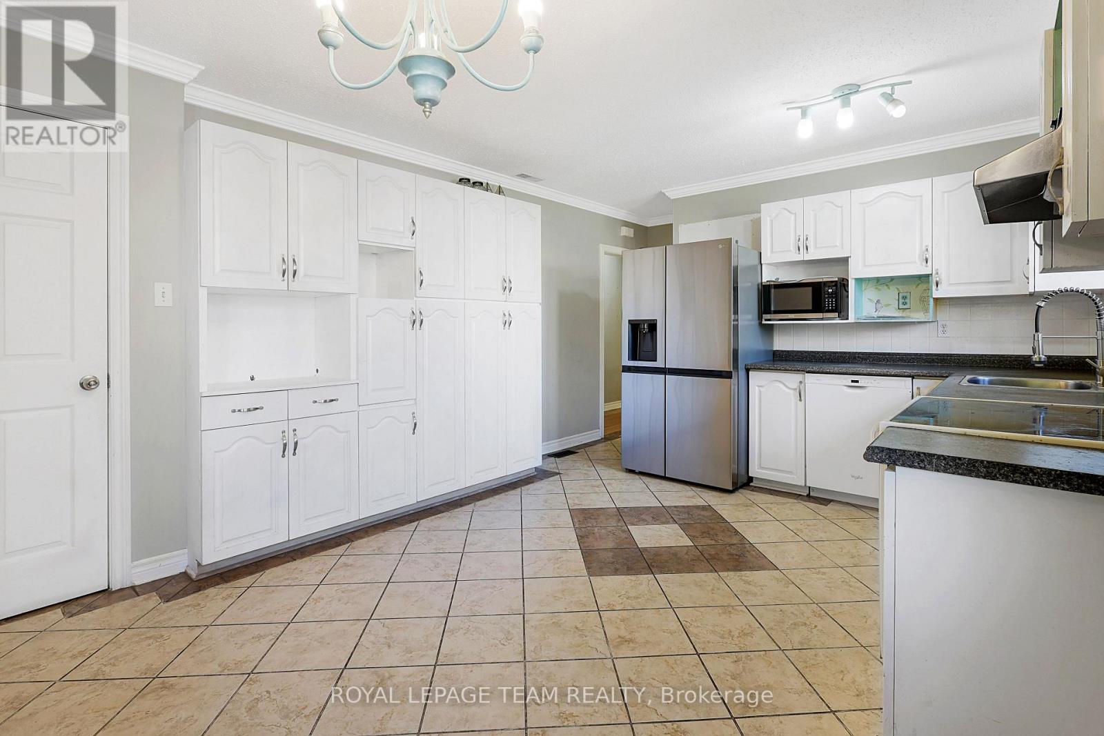 Upper Unit - 925 Moorvale Street, Ottawa, Ontario  K1K 3K9 - Photo 18 - X12455614