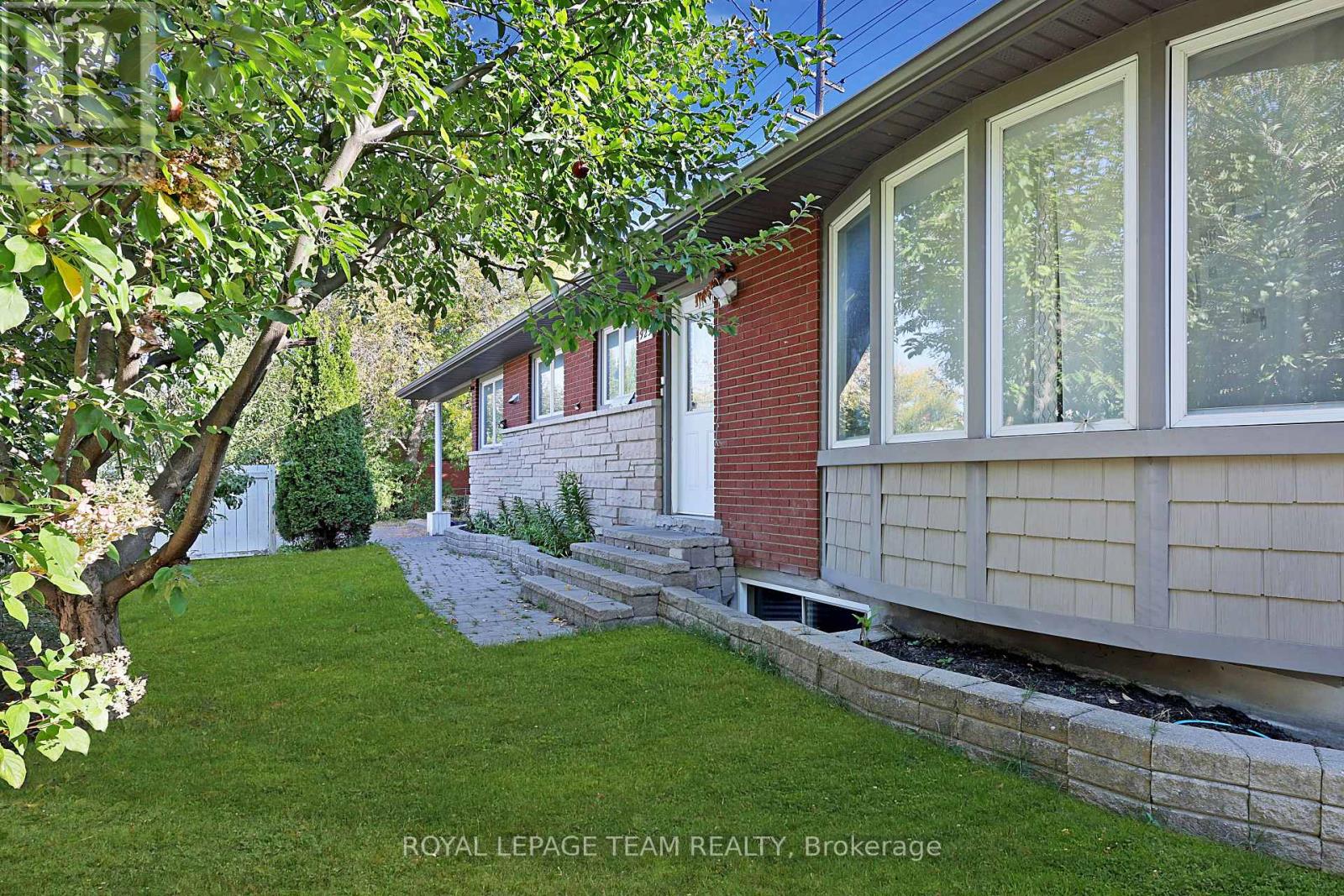 Upper Unit - 925 Moorvale Street, Ottawa, Ontario  K1K 3K9 - Photo 3 - X12455614