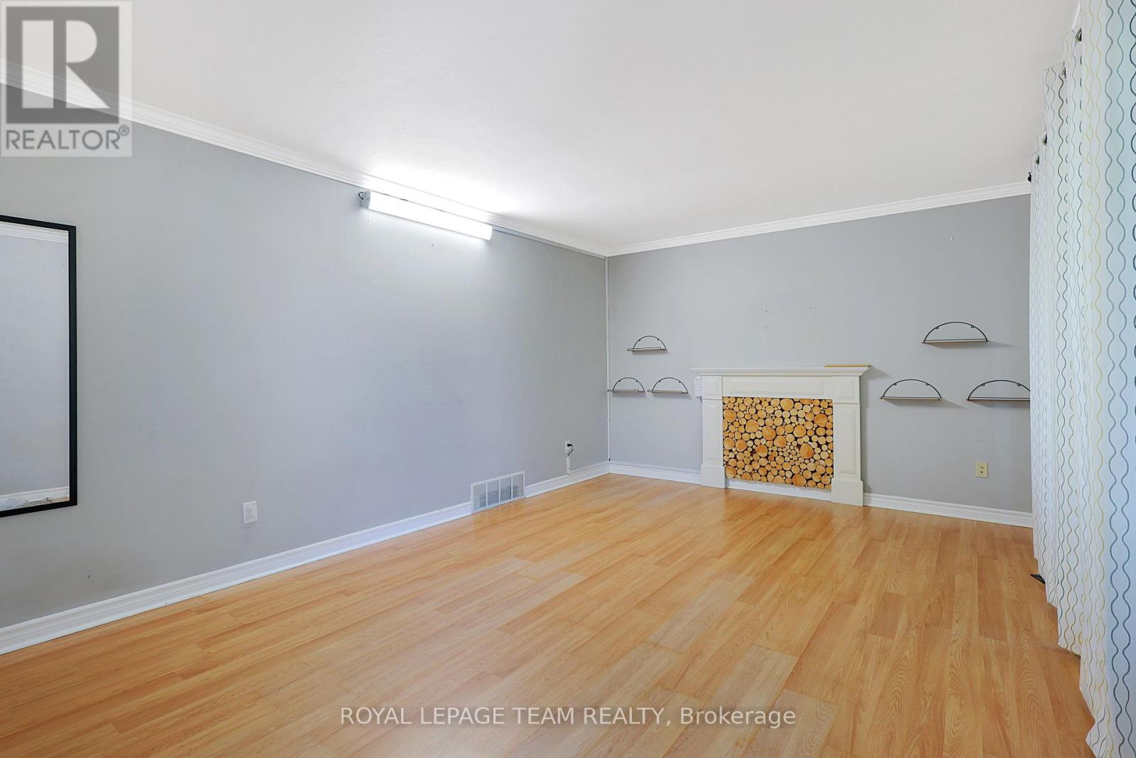 Upper Unit - 925 Moorvale Street, Ottawa, Ontario  K1K 3K9 - Photo 5 - X12455614