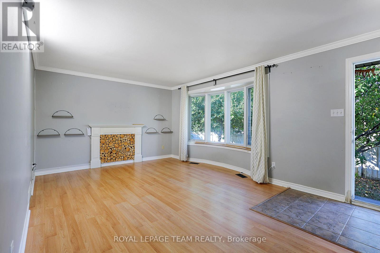 Upper Unit - 925 Moorvale Street, Ottawa, Ontario  K1K 3K9 - Photo 6 - X12455614