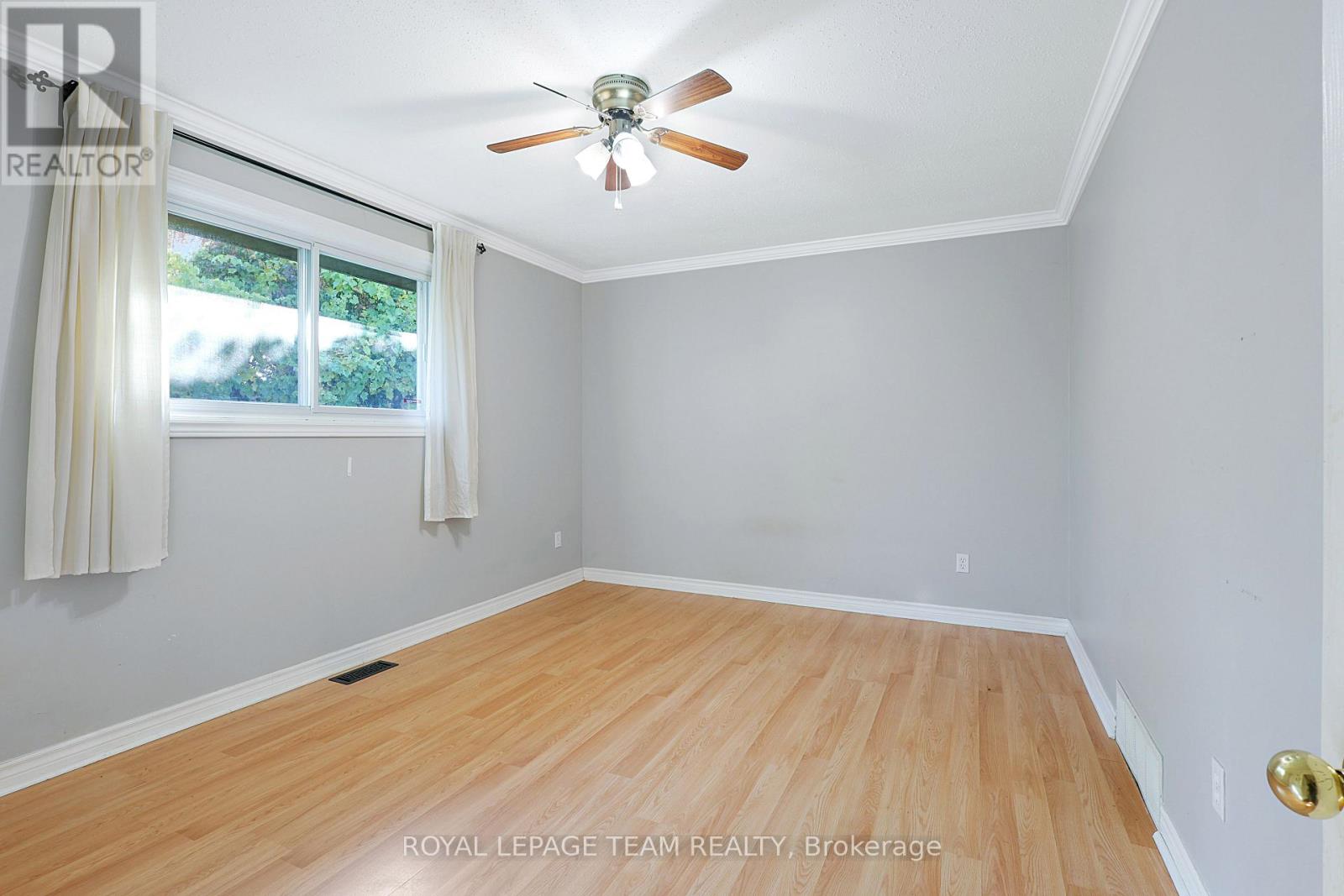 Upper Unit - 925 Moorvale Street, Ottawa, Ontario  K1K 3K9 - Photo 8 - X12455614