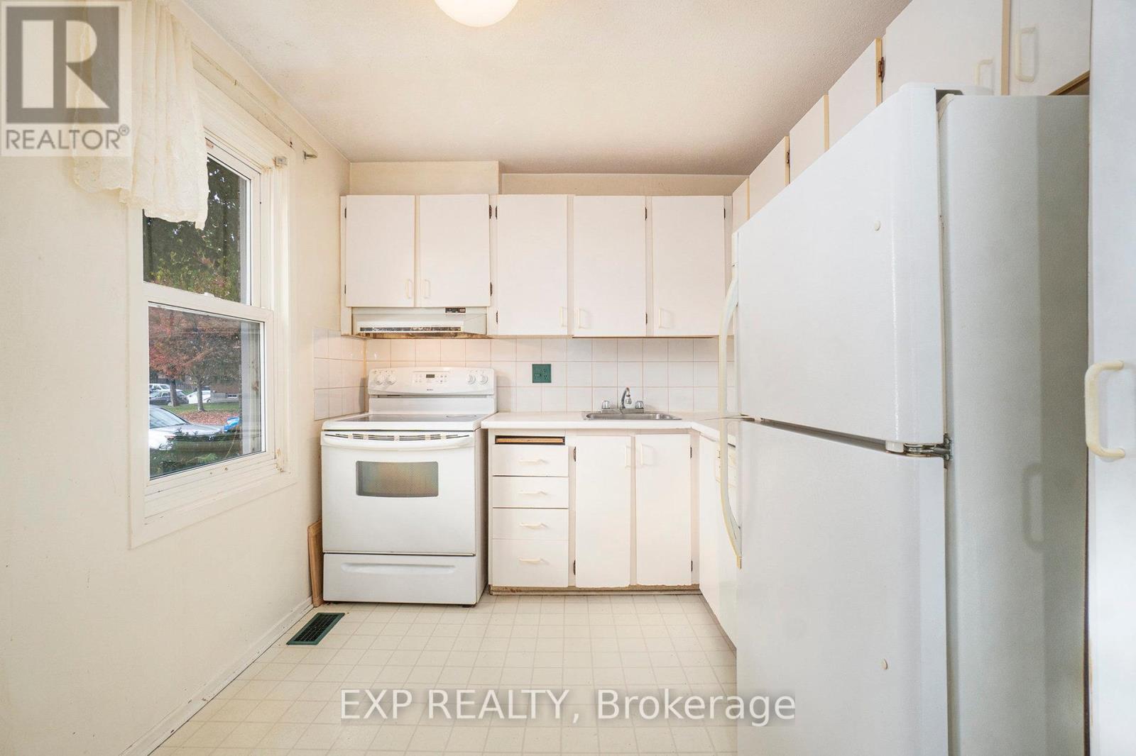 C - 1699c Lamoureux Drive, Ottawa, Ontario  K1E 2N3 - Photo 10 - X12455632