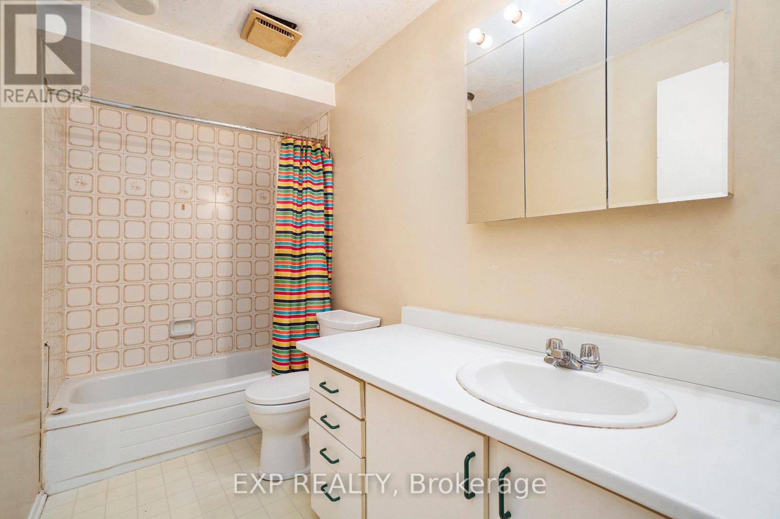 C - 1699c Lamoureux Drive, Ottawa, Ontario  K1E 2N3 - Photo 15 - X12455632