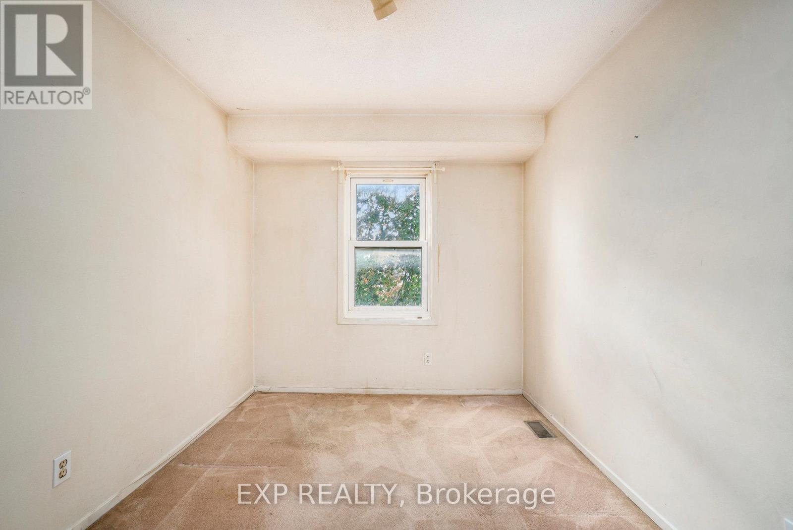 C - 1699c Lamoureux Drive, Ottawa, Ontario  K1E 2N3 - Photo 16 - X12455632