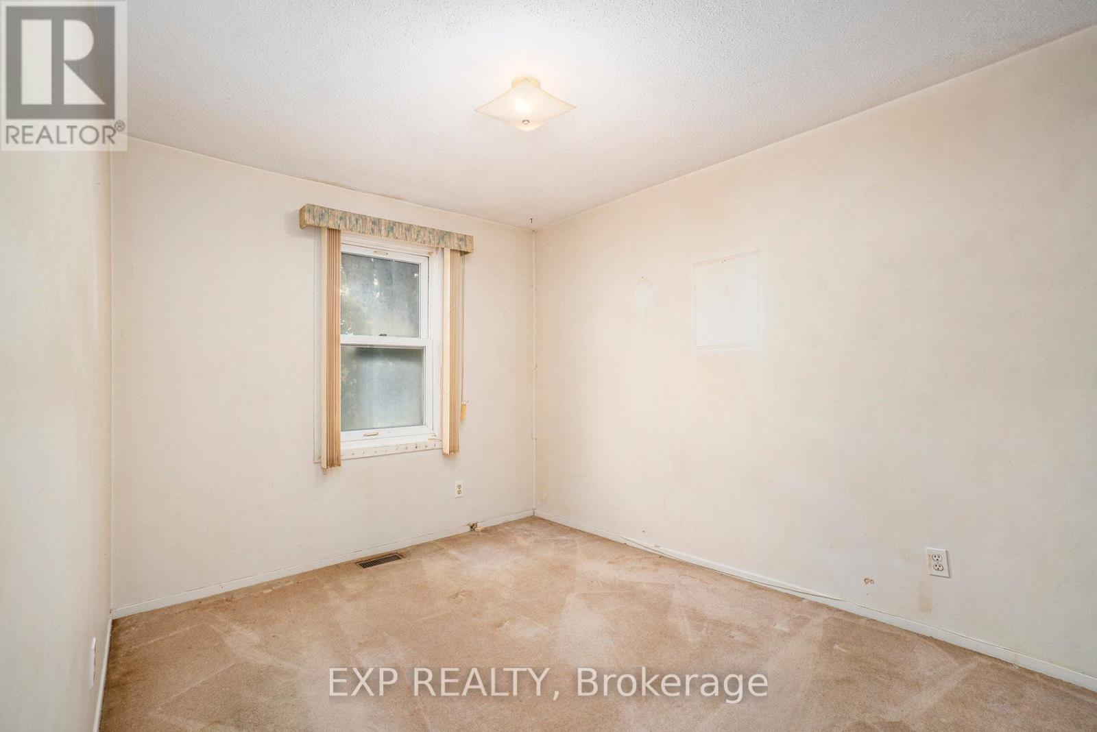 C - 1699c Lamoureux Drive, Ottawa, Ontario  K1E 2N3 - Photo 17 - X12455632