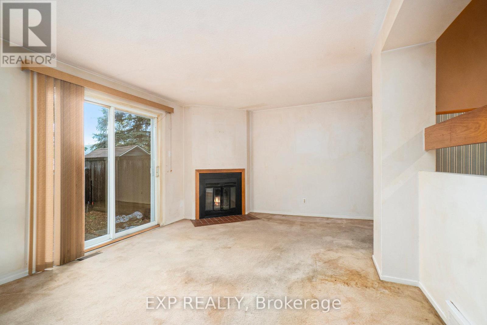 C - 1699c Lamoureux Drive, Ottawa, Ontario  K1E 2N3 - Photo 3 - X12455632