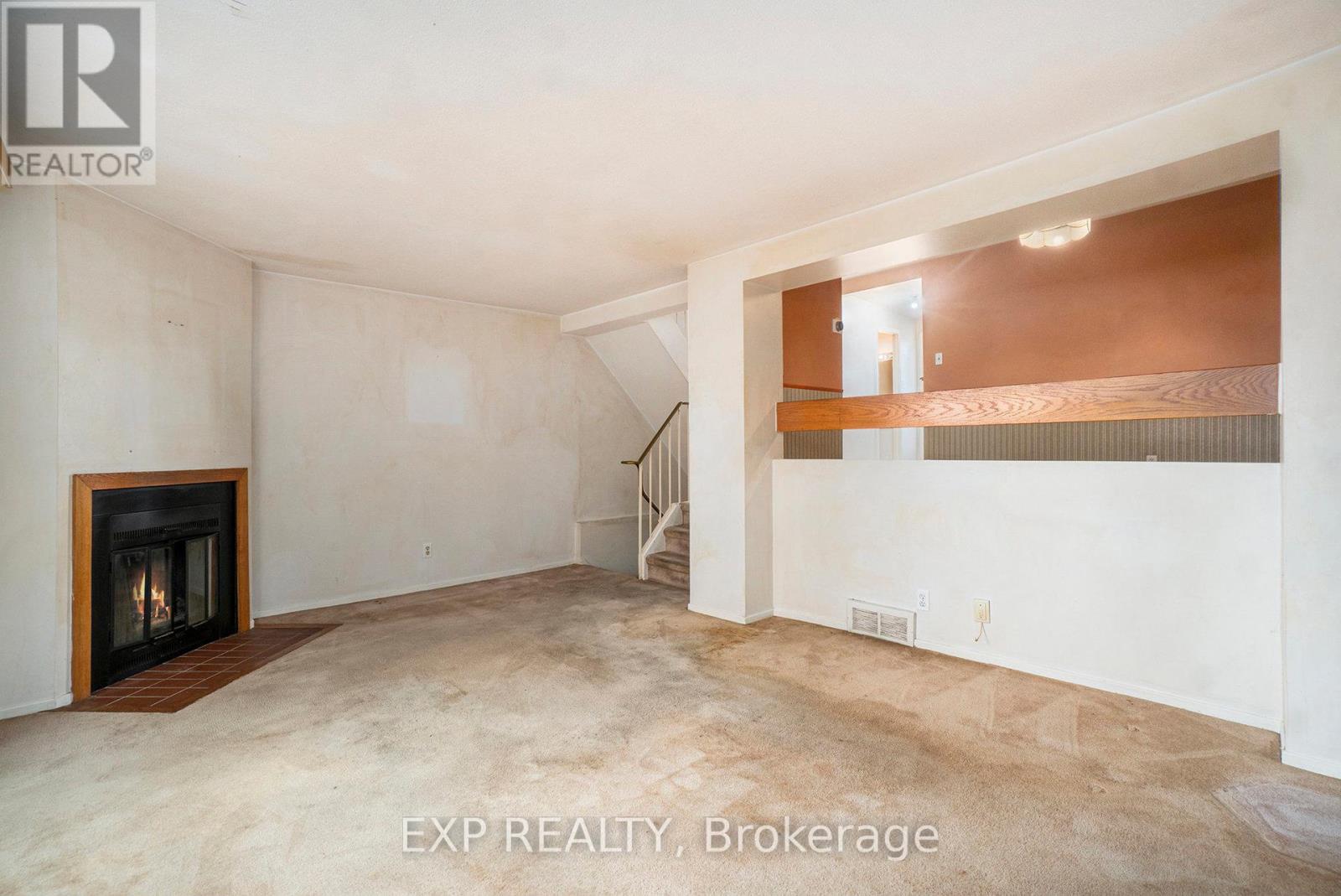 C - 1699c Lamoureux Drive, Ottawa, Ontario  K1E 2N3 - Photo 4 - X12455632