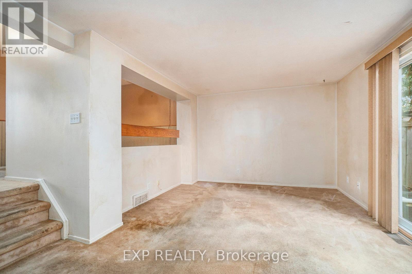 C - 1699c Lamoureux Drive, Ottawa, Ontario  K1E 2N3 - Photo 5 - X12455632