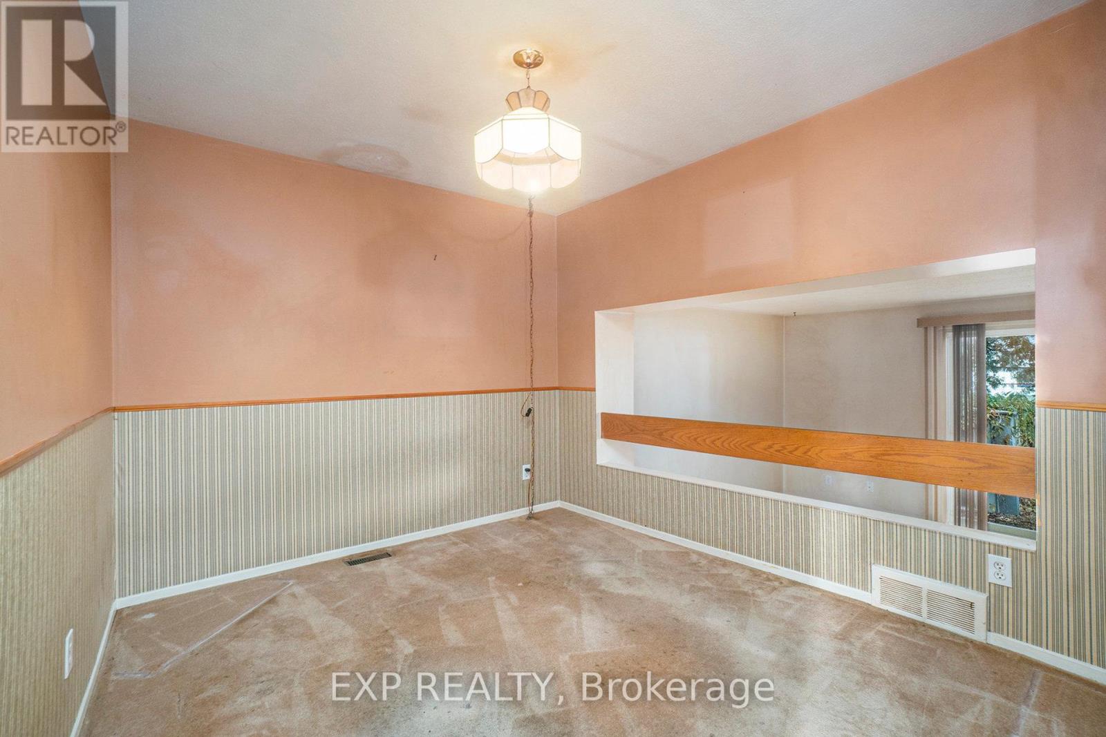 C - 1699c Lamoureux Drive, Ottawa, Ontario  K1E 2N3 - Photo 9 - X12455632