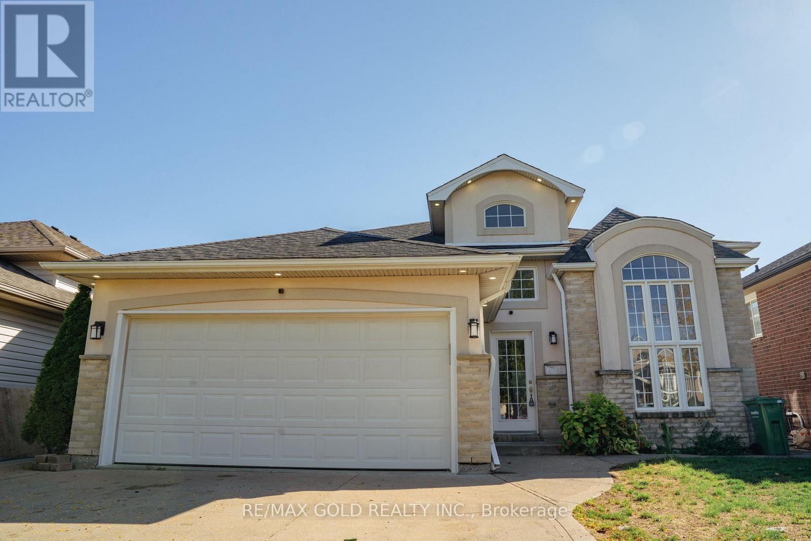 4640 Helsinki Crescent, Windsor, Ontario  N9G 3G2 - Photo 2 - X12452733