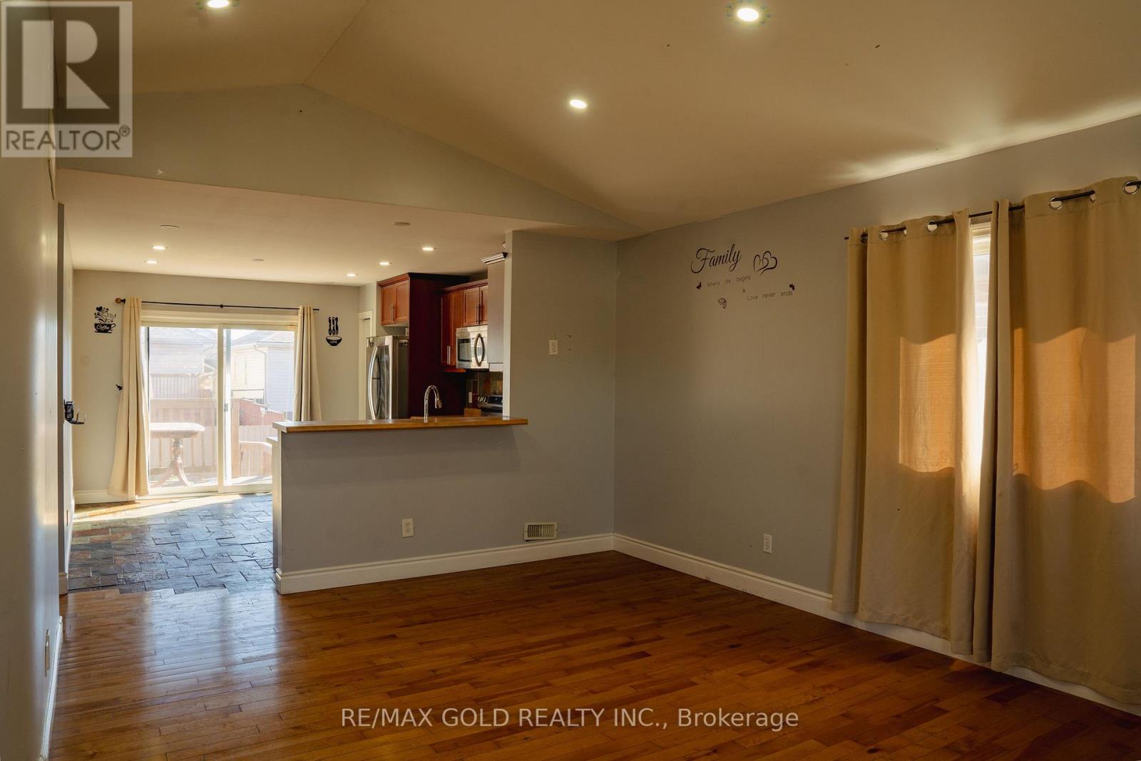 4640 Helsinki Crescent, Windsor, Ontario  N9G 3G2 - Photo 6 - X12452733