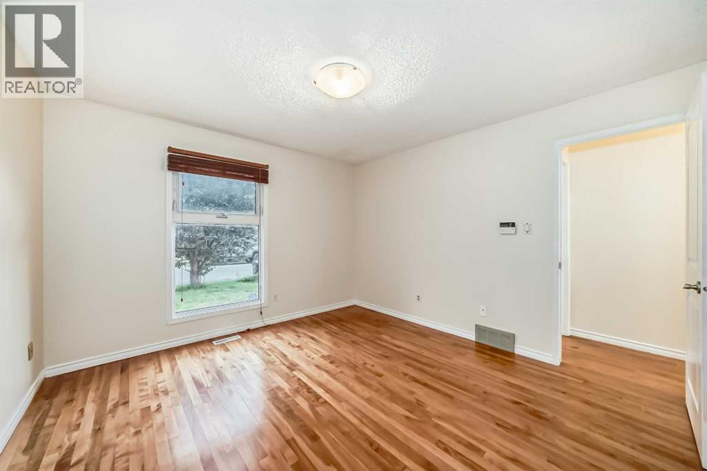 5531 Dalhart Hill Nw, Calgary, Alberta  T3A 1S8 - Photo 17 - A2258161
