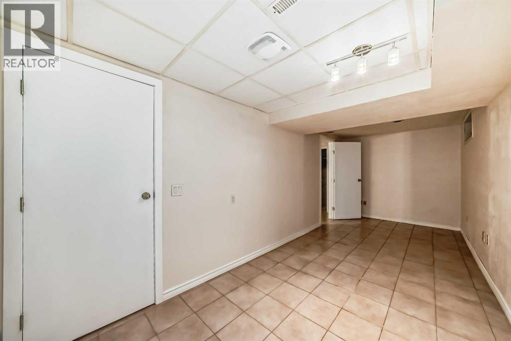 5531 Dalhart Hill Nw, Calgary, Alberta  T3A 1S8 - Photo 30 - A2258161