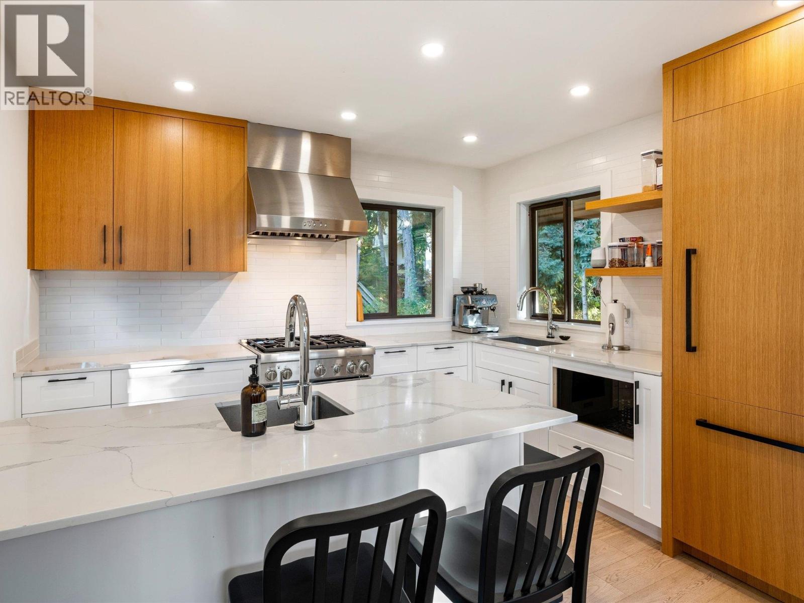 7206 N Fitzsimmons Road, Whistler, British Columbia  V8E 0E3 - Photo 8 - R3057320