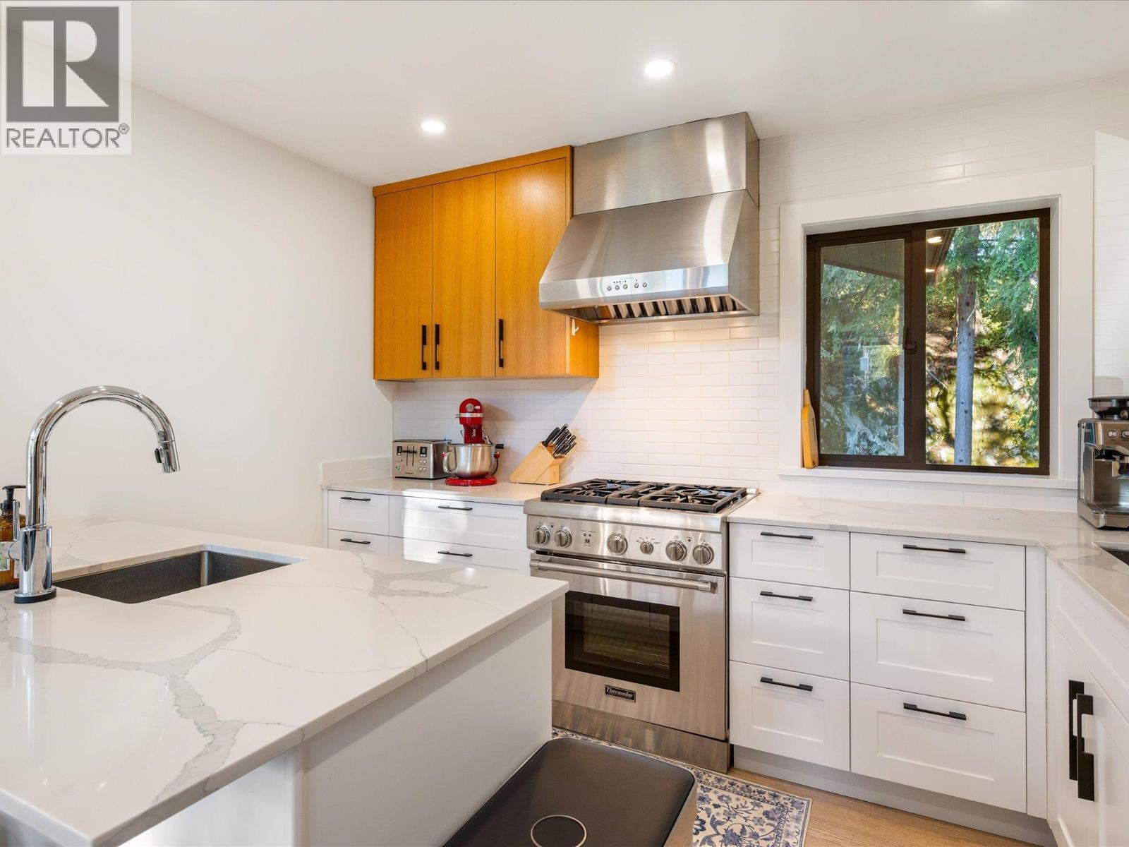 7206 N Fitzsimmons Road, Whistler, British Columbia  V8E 0E3 - Photo 9 - R3057320