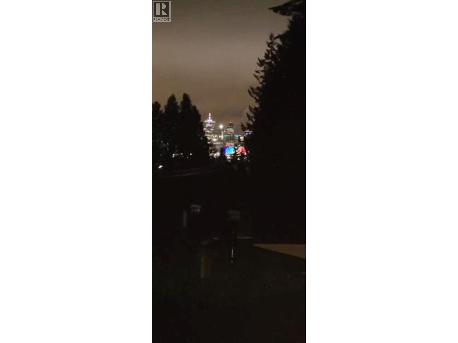2052 Westview Drive, North Vancouver, British Columbia  V7M 3B2 - Photo 12 - R3057335