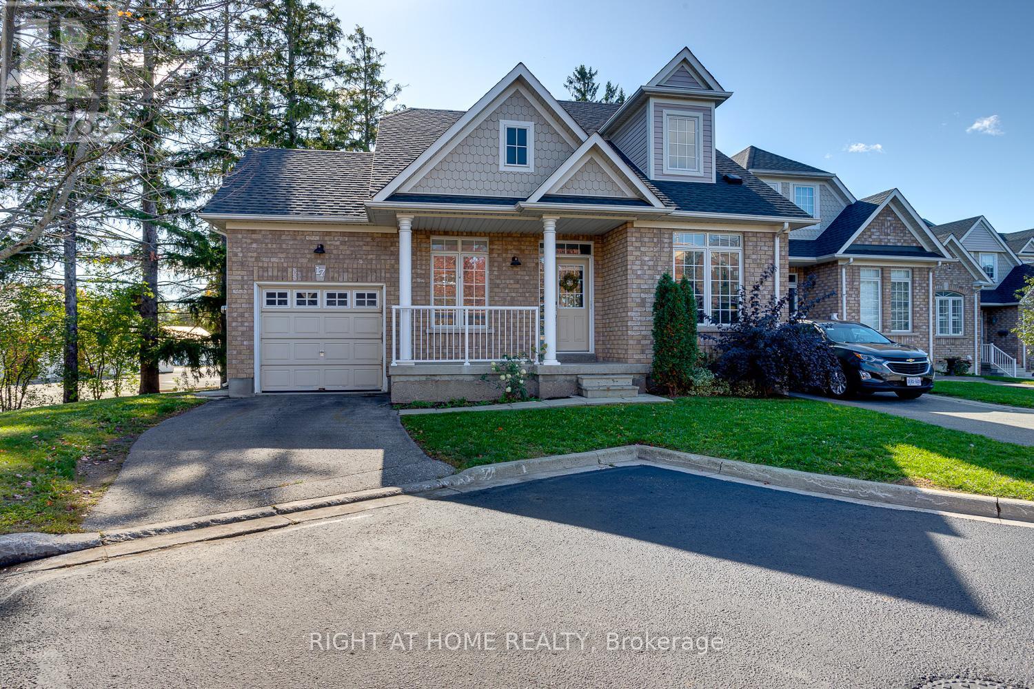 17 - 19 NIAGARA DRIVE, Oshawa, Ontario
