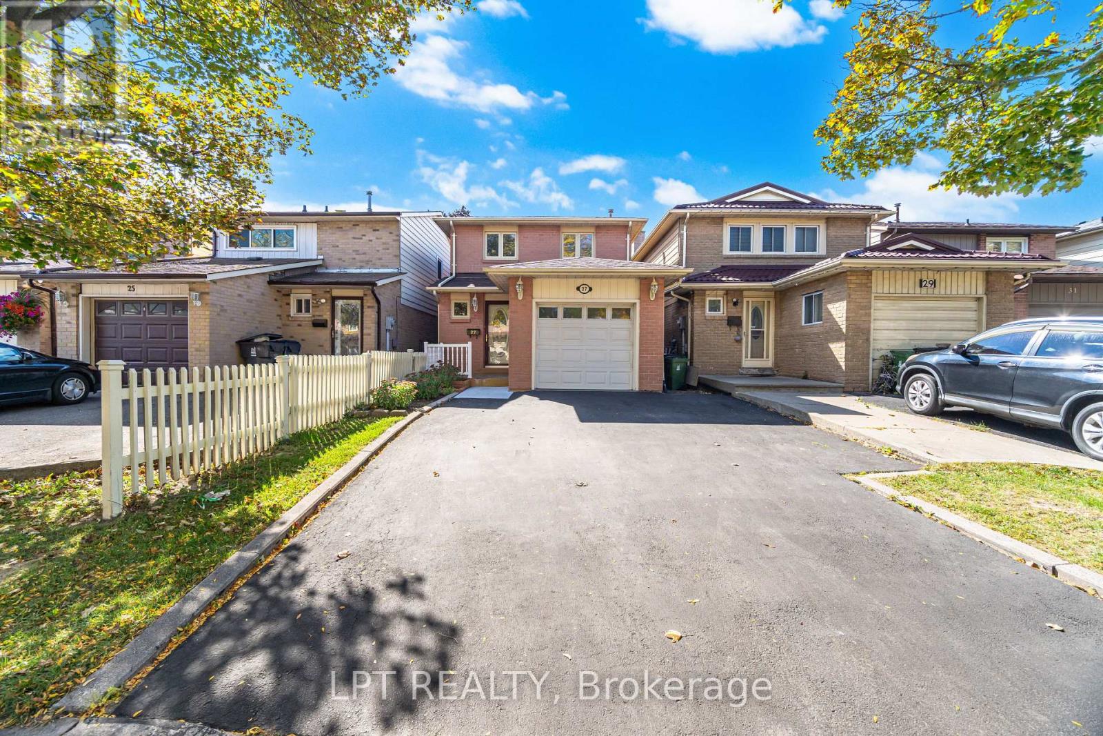 27 Woodsview Avenue, Toronto, Ontario  M9W 6B9 - Photo 2 - W12455576
