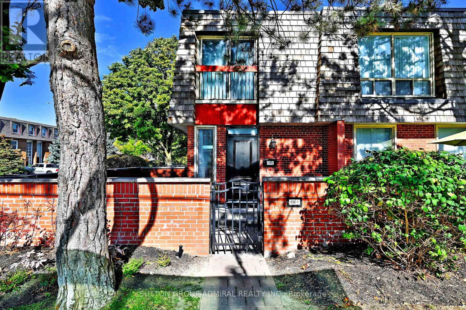 1 - 69 Upper Canada Drive, Toronto, Ontario  M2P 2A3 - Photo 4 - C12455622
