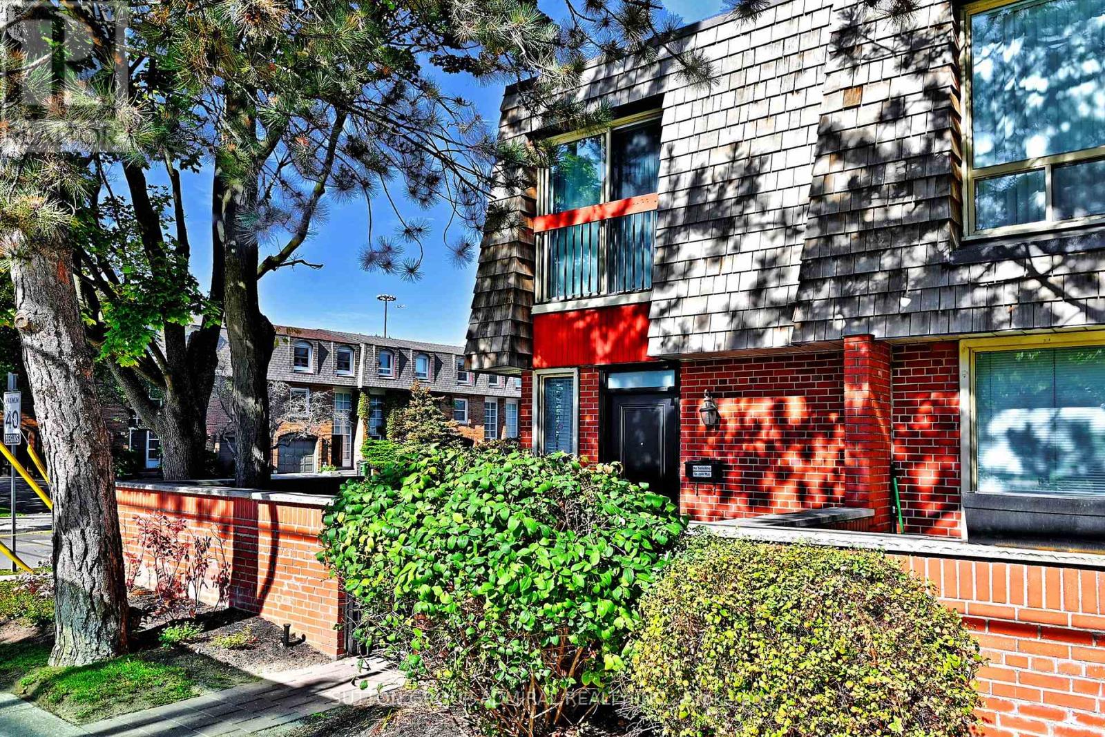 1 - 69 Upper Canada Drive, Toronto, Ontario  M2P 2A3 - Photo 5 - C12455622