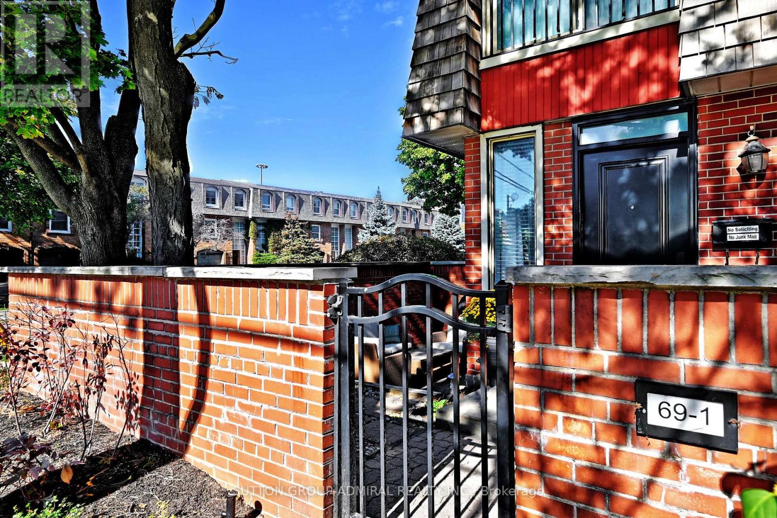 1 - 69 Upper Canada Drive, Toronto, Ontario  M2P 2A3 - Photo 6 - C12455622
